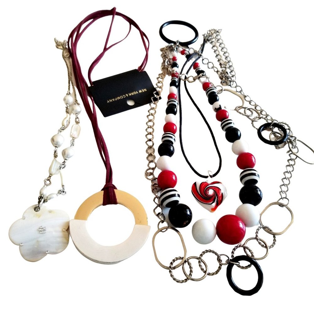 Lot of 5 Red Black White Beaded Necklaces Mother of Pearl Hearts - Picture 3 of 13